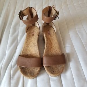 UGG(R) Zoe Wedge Sandal size 7